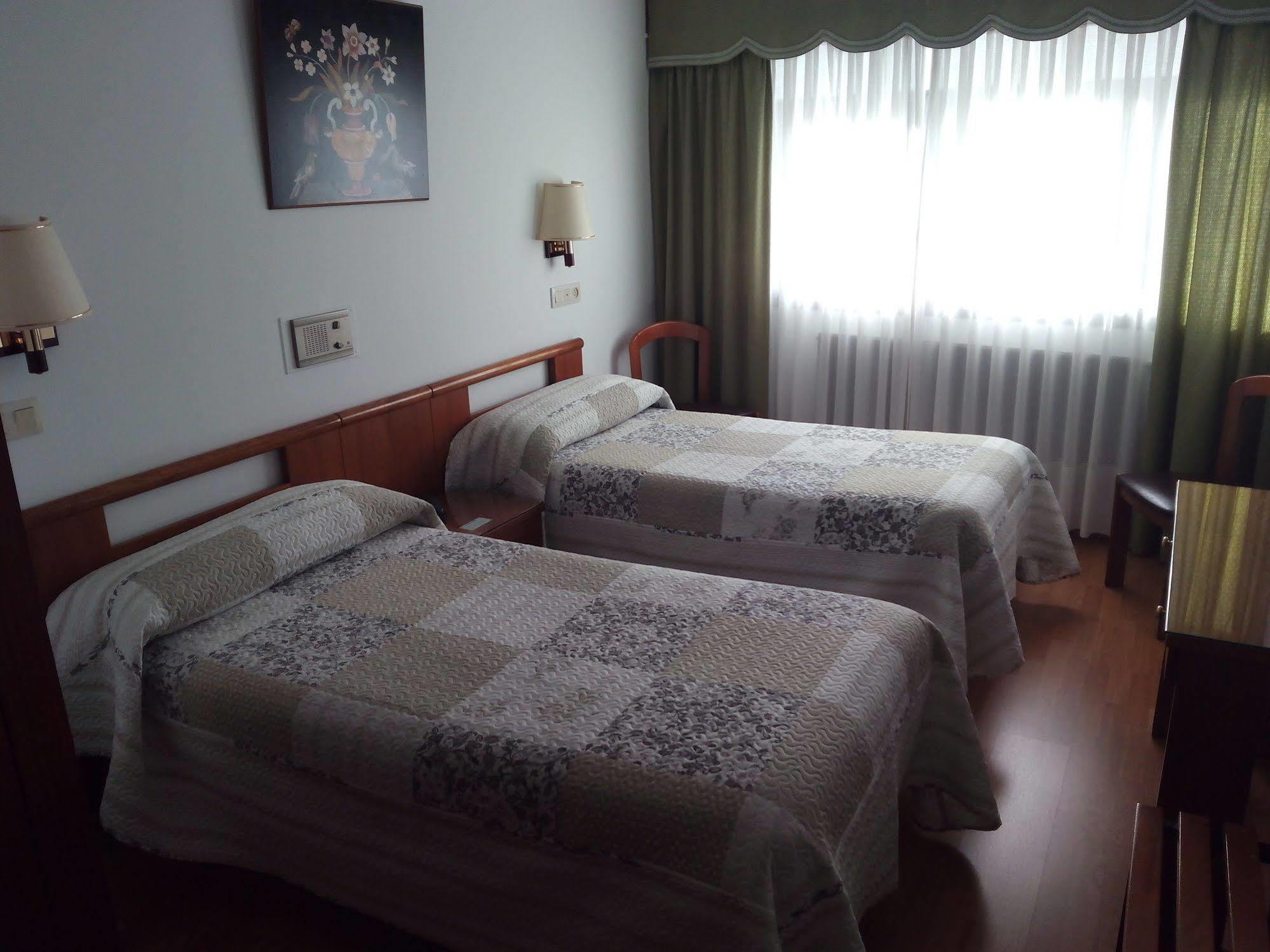 Hostal Palas A Coruna Bagian luar foto